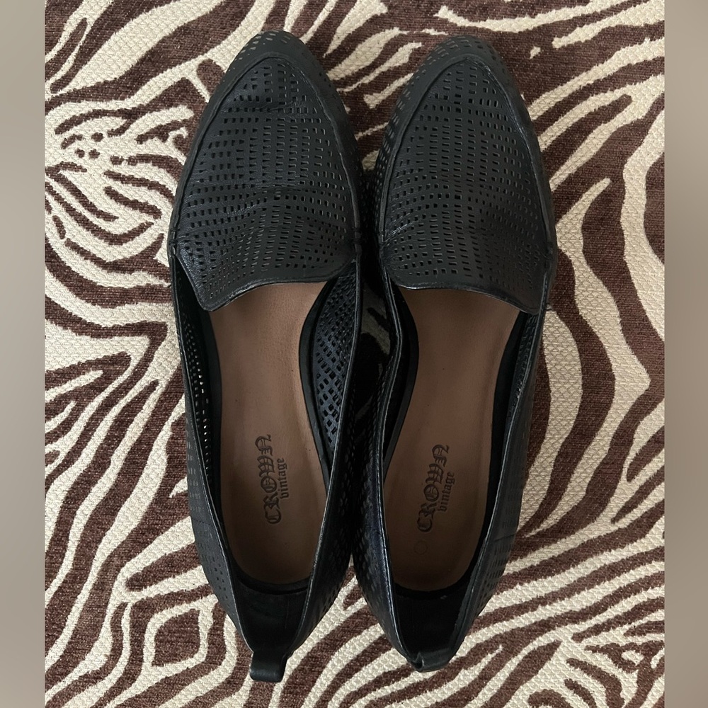 NWOT Crown Vintage Black Cutout Loafers
